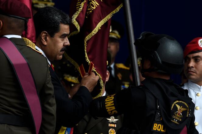 Le président vénézuélien, Nicolas Maduro, lors de la cérémonie militaire à Caracas, le 4 août, au cours de laquelle il affirme avoir été la cible d’un attentat.