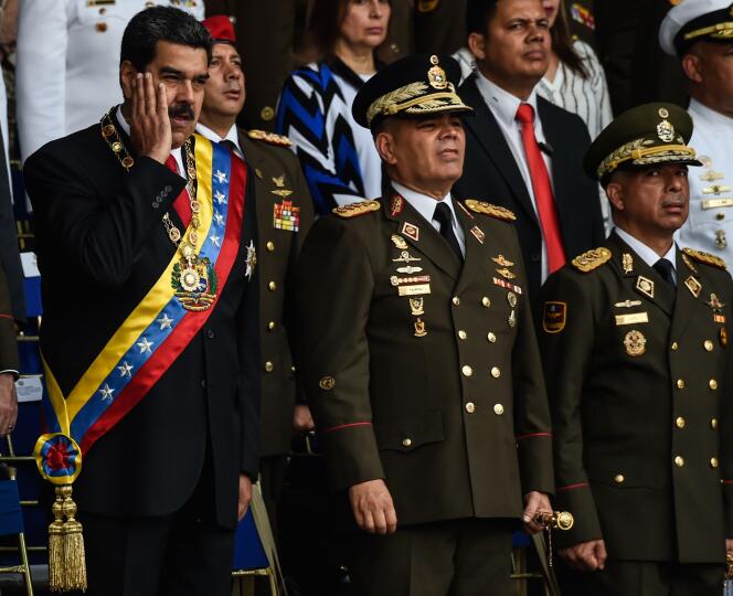 Le président vénézuélien, Nicolas Maduro (à gauche), se tient à côté du ministre de la défense, le général Vladimir Padrino, à Caracas, le 4 août 2018.