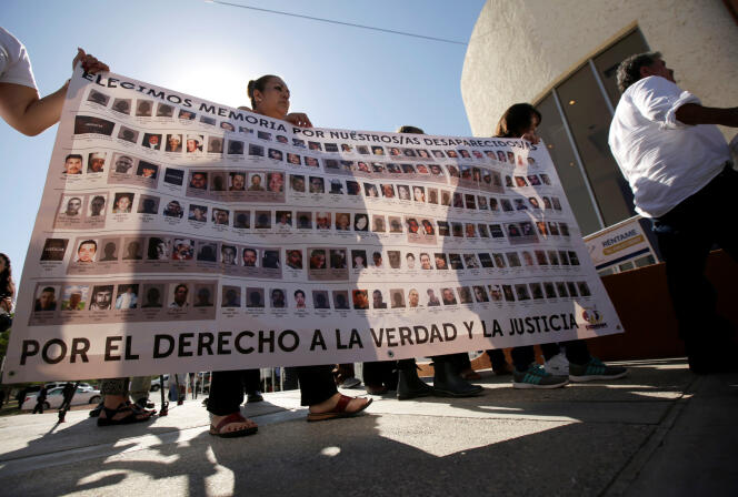 Lors du premier forum de réconciliation, à Ciudad Juarez, le 7 août. La banderole montre certaines des victimes des violences des cartels.