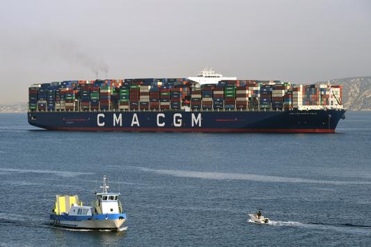 BORIS HORVAT / AFP Un porte-conteneurs de la compagnie maritime CMA CGM dans le port de Marseille, le 29 juin.