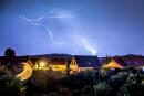 A flash of lightning illuminates the sky on August 7, 2018 in Godewaersvelde, northern France, while 'Meteo France' placed 60 departments on an orange alert warning of the ongoing heatwave and thunderstorms. / AFP / PHILIPPE HUGUEN 