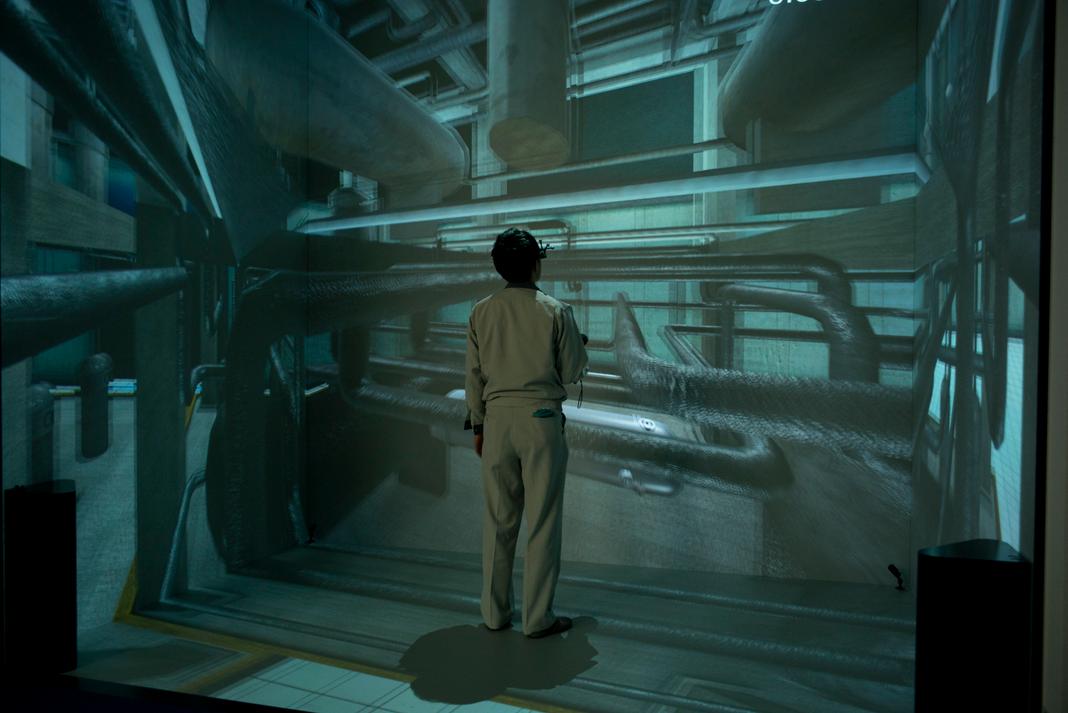 Samuel Bollendorff pour Le Monde A quelques kilomètres de la centrale, dans un gigantesque hangar, l’Agence japonaise de l’énergie atomique a reconstitué les réacteurs en 3D pour entraîner les techniciens au démantèlement.
