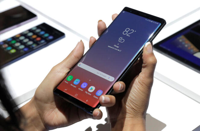 Le nouveau smartphone de Samsung nécessite l’usage de ses deux mains.