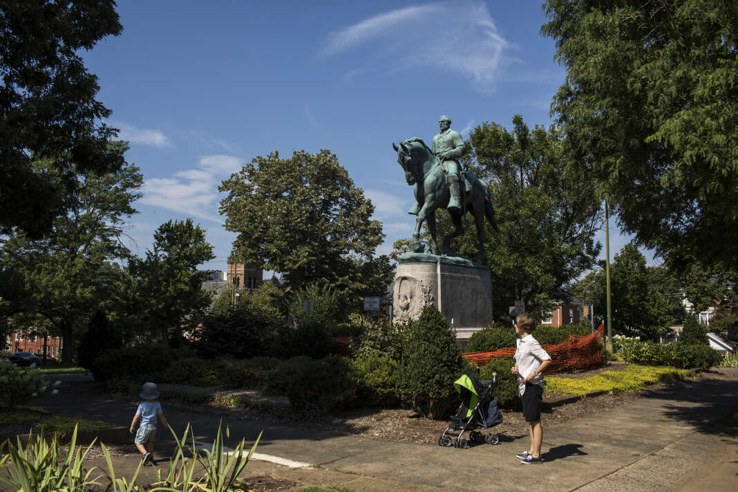 La statue du général sudiste Robert Edward Lee dans Emancipation Park, à Charlottesville (Virginie), le 7 août.