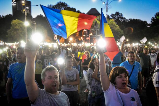 Manifestation à Bucarest, dimanche 12 août.