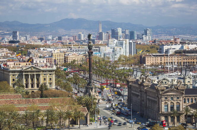 A Barcelone, la colonne Christophe Colomb dans le quartier Diagonal Mar, l’un des plus chers de la ville.