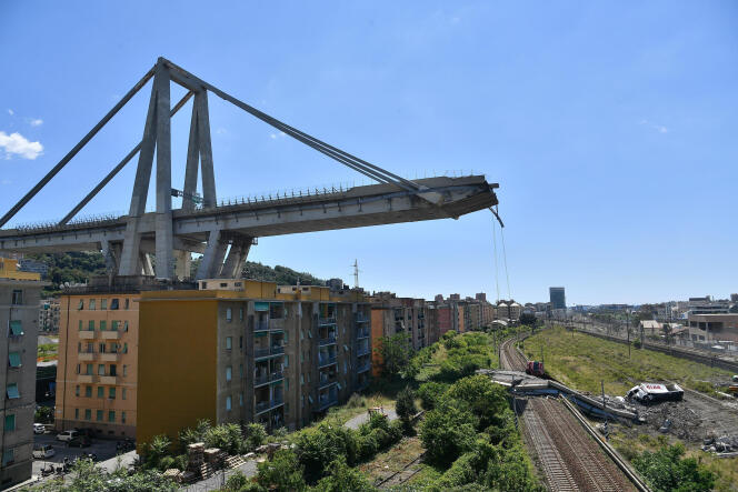 Vue du pont Morandi, le 15 août.