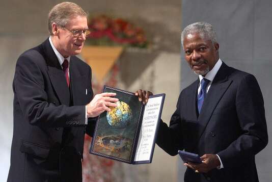 Remise du prix Nobel de la paix à Kofi Annan, à Oslo, le 10 décembre 2001.