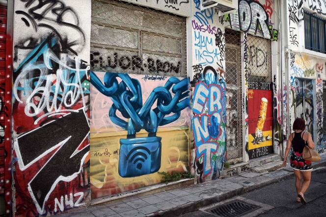 Boutiques fermées en raison de la crise économique dans le centre d’Athènes, le 10 août.