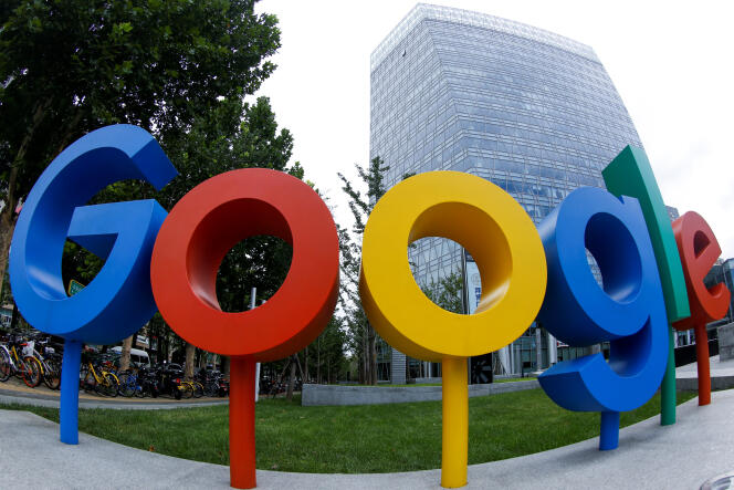Le logo Google devant les bureaux de la société, à Pékin, le 8 août.