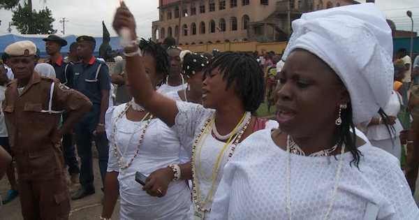 au-nigeria-la-déesse-osun-a-toujours-ses-fidèles au-nigeria-la-déesse-osun-a-toujours-ses-fidèles