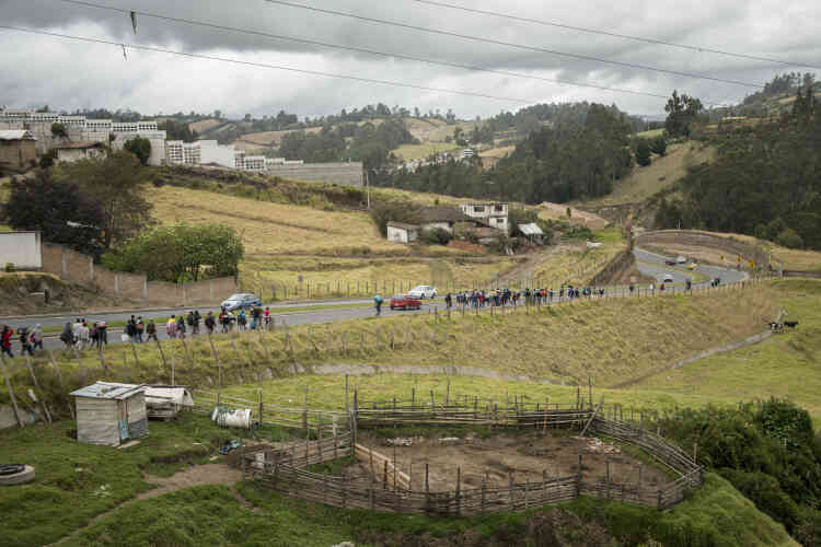 La plupart des migrants vénézuéliens voyage depuis plus d'une semaine, à pied ou en faisant du stop.