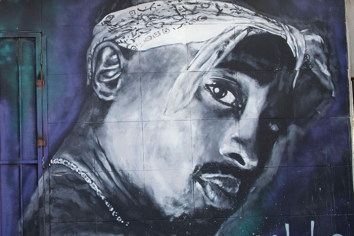 Tupac contre Biggie murale