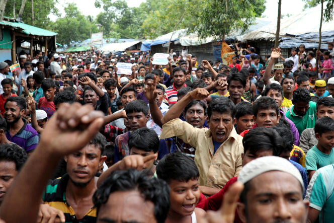 Manifestation marquant le premier anniversaire des massacres de Rohingya perpétrés par l’armée birmane, à Cox’s Bazar (Bangladesh), le 25 août.