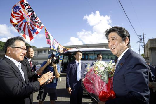 Shinzo Abe peu après l’annonce de sa candidature à la tête du Parti libéral démocrate, à Tarumizu, dans le sud du Japon, le 26 août.