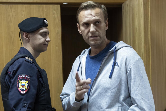Le principal opposant au Kremlin Alexeï Navalny, lundi 27 août, au tribunal de Moscou, en Russie.