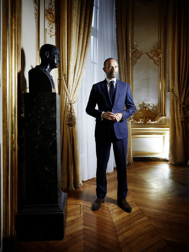Edouard Philippe, dans son bureau de l'hôtel Matignon, en mai.