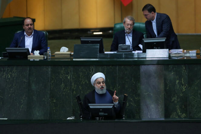 Le président iranien Hassan Rohani, devant le Parlement, à Téhéran, le 28 août.