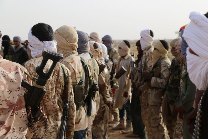 Des combattants de la Coordination des mouvements de l’Azawad, près de Kidal, au Mali, en septembre 2016.