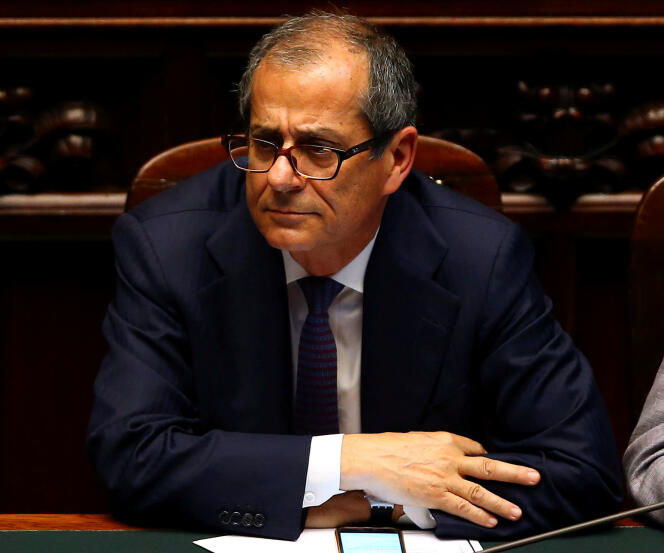Le ministre des finances italien, Giovanni Tria, à la chambre basse du Parlement, à Rome, en juin.