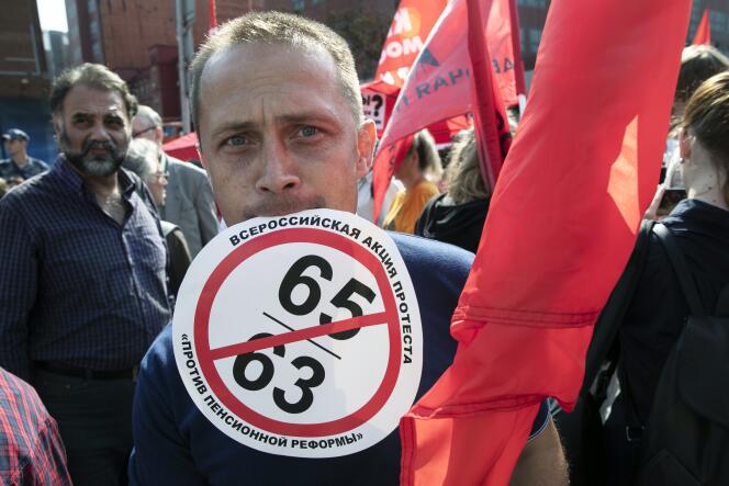 Un manifestant contre la réforme des retraites à Moscou, le 2 septembre.