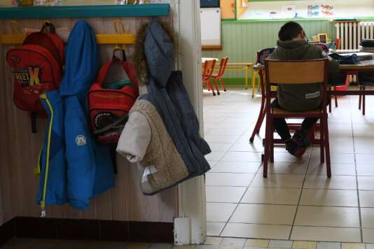 Un élève en classe, dans l’école primaire de Gavarnie-Gédre le 16 mars.