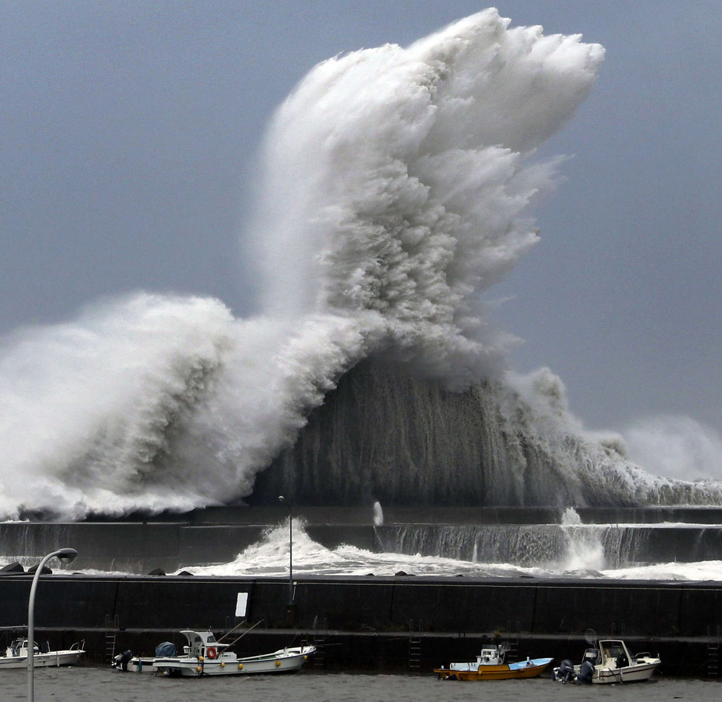 Au port d’Aki, dans la préfecture de Kochi. De nombreux typhons balayent régulièrement l’archipel en été mais seuls deux d’entre eux, aussi puissants que Jebi (en 1991 et en 1993), ont déjà touché le Japon.