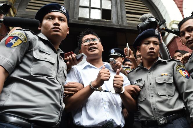 Le journaliste de l’agence Reuters Wa Lone, après sa condamnation à sept ans de prison, au tribunal de Yangon (Birmanie), le 3 septembre.