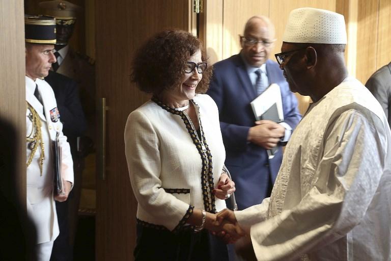 L’ambassadrice française Evelyne Decorps et le président malien, Ibrahim Boubacar Keïta, à Bamako, le 1er août 2017.