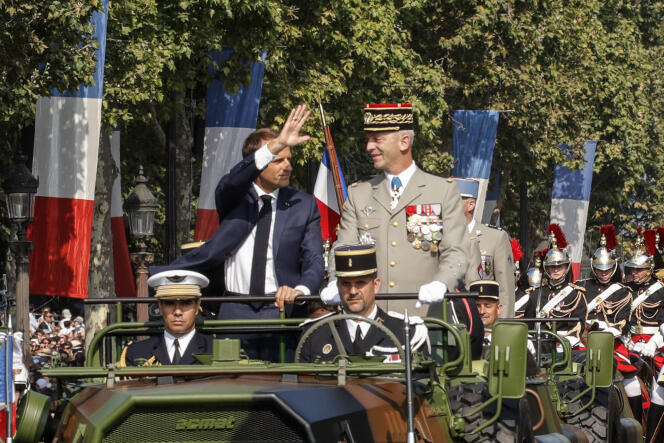 Le président Emmanuel Macron et le chef d’état-major, le général François Lecointre lors du défilé du 14 juillet, à Paris.