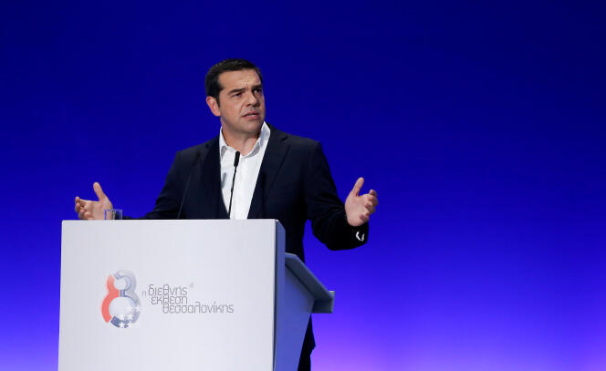 Le premier ministre grec Alexis Tsipras a promis samedi de baisser les impôts et d’augmenter le salaire minimum.
