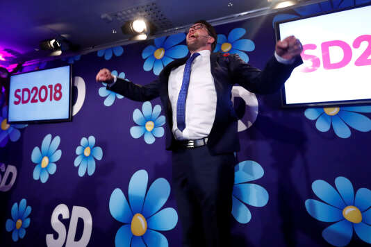 Le leader des Démocrates de Suède, Jimmie Åkesson, célèbre les résultats de son parti aux élections, à Stockholm, le 9 septembre.