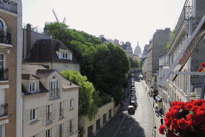 « Dans Paris intra-muros, le taux de cadres acheteurs va de 58 % dans le 12e arrondissement à 75 % dans le 8e arrondissement (Le quartier de la Butte Montmatre, dans le 18e arrondissement de Paris).