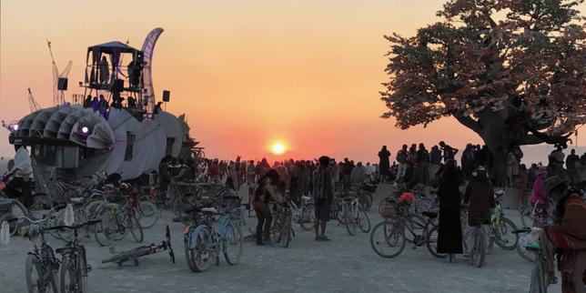 la-flamme-vacillante-du-burning-man la-flamme-vacillante-du-burning-man