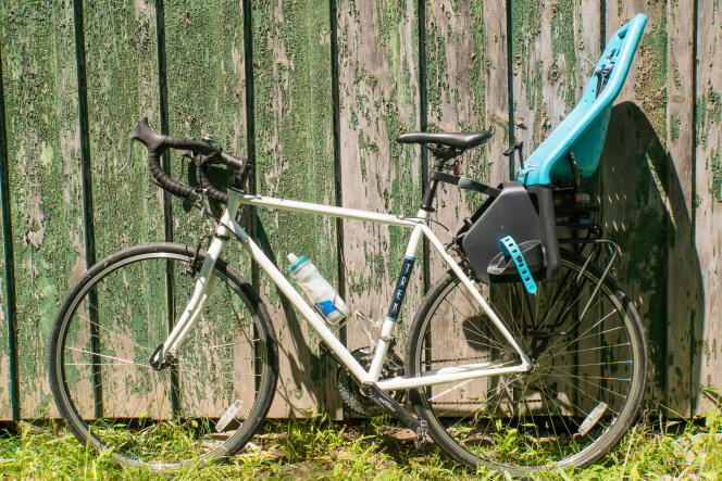 Le Thule Yepp Maxi sur notre fidèle vélo testeur, un Trek 520.