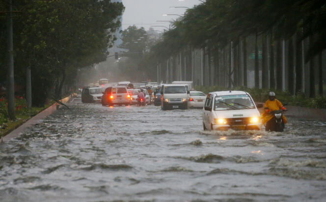 A  Manille, après les fortes pluis amenées par le typhon Mangkhut, le 15 septembre.