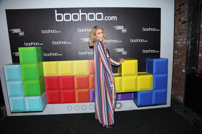 Paris Hilton, lors d’un lancement d’une collection du site britannique de mode Boohoo, à Hollywood, en Californie, le 21 mars