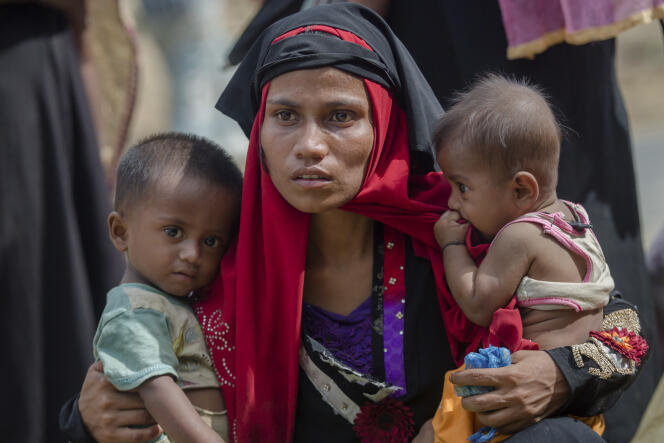 Plus de 700 000 Rohingyas, des membres d’une minorité ethnique musulmane, ont fui en 2017 les violences de l’armée et de milices bouddhistes pour se réfugier au Bangladesh voisin où ils vivent depuis dans d’immenses campements de fortune.