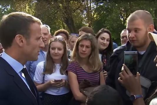 SCREEN ENTRY / BFM TV Emmanuel Macron arrested in the gardens of the Elysée by a young horticulturist without work, 15 September.