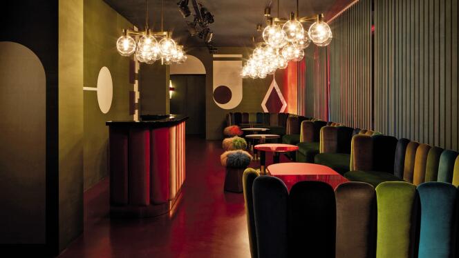 Chez Nina, à Milan, miniclub éphémère aux allures seventies né de la rencontre entre la galeriste Nina Yashar et l’architecte d’intérieur India Mahdavi.