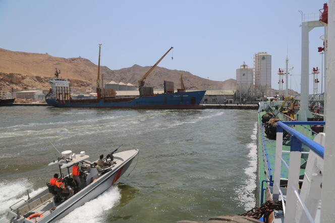 Dans le port de Moukalla (Yémen), les Emirats ont fourni des vedettes rapides aux garde-côtes, qui patrouillent sous leur autorité.
