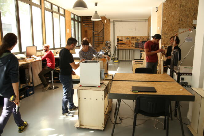 L’espace fab lab de La Machinerie, à Amiens, où l’on travaille le bois et la mécanique. Truffé de machines de fabrication numérique (imprimante laser, scanner 3D, fraiseuse numérique, découpe laser…), l’atelier est ouvert au grand public, aux novices comme aux utilisateurs chevronnés.