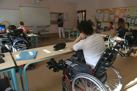 Dans une classe du collège-lycée Elie-Vignal, à Caluire-et-Cuire (Rhône), le 1er septembre 2016. L’établissement accueille des enfants malades ou en situation de handicap.