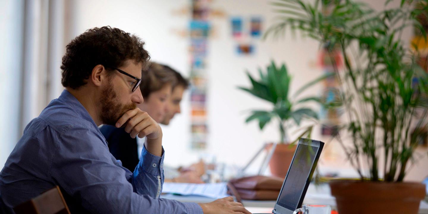 Https Www Lemonde Fr Politique Article 2018 09 24 L Arrivee De Philippe Besson Au Consulat General De Los Angeles Decalee 5359603 823448 Html 2019 10 18t12 00 00 02 00 2018 09 24t23 30 16 02 00 L Arrivee De Philippe Besson Au Consulat