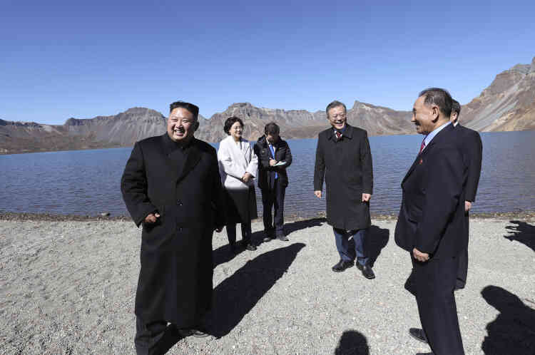 Le président sud-coréen, Moon Jae-in, a souvent fait part de son souhait de visiter le mont Paektu, c’est un amoureux de la montagne et un adepte du trekking.