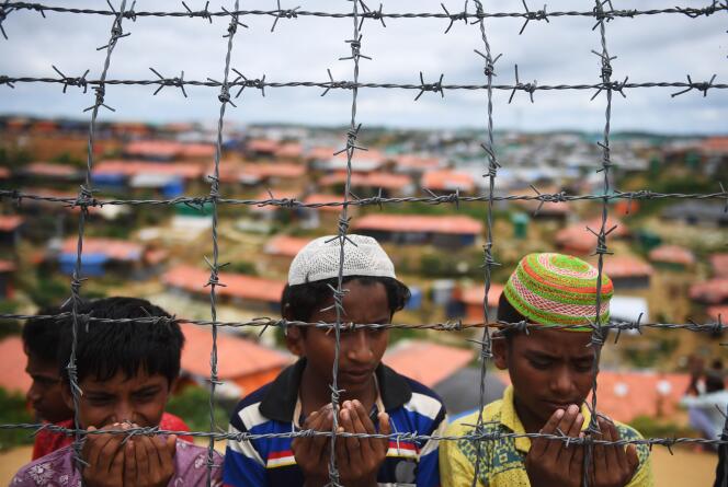 Des réfugiés rohingya dans un camp de réfugiés au Bangladesh.