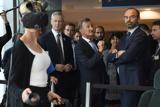 Le premier ministre, Edouard Philippe, et le ministre de l’économie, Bruno Le Maire, en visite chez Dassault Systèmes à Vélizy-Villacoublay (Yvelines), le 20 septembre.