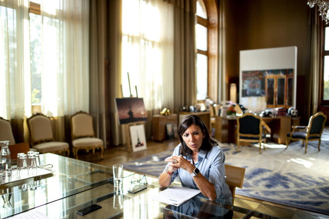 Anne Hidalgo, dans son bureau à la mairie de Paris, le 20 septembre.