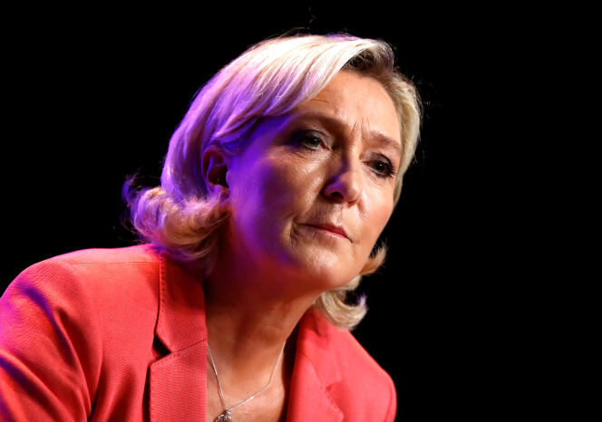 Marine Le Pen, à Mantes-la-Ville (Yvelines), le 23 septembre.