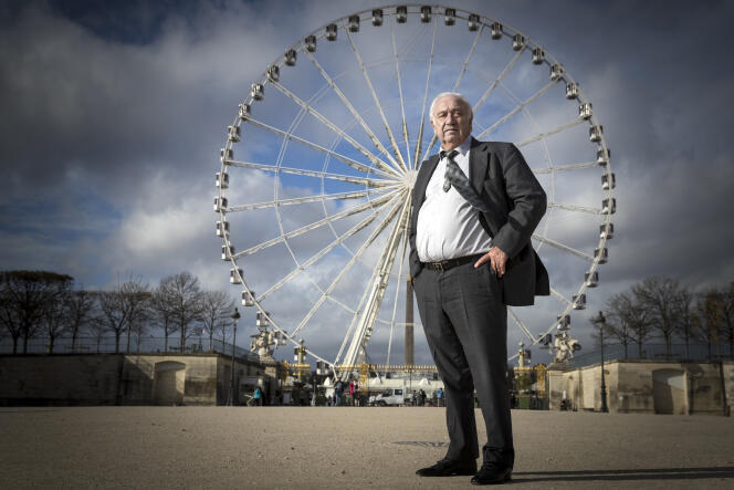 Marcel Campion devant la grande roue du jardin des Tuileries, à Paris, en novembre 2017.
